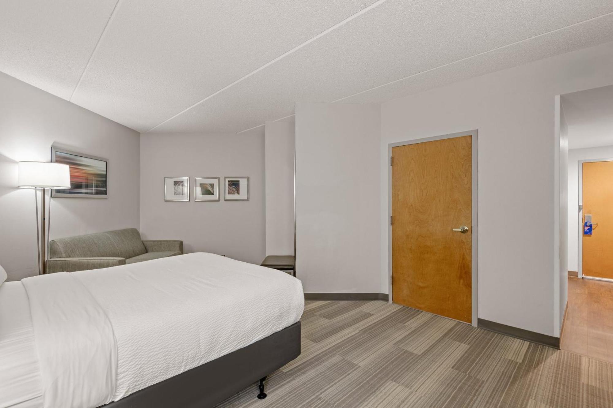 Express Hershey-harrisburg Area By Ihg 2*